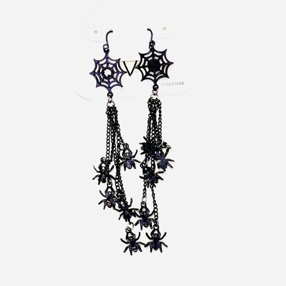 Icing Black Spider Web Dangle Spiders 🕷️ Earrings Halloween NWT - Picture 1 of 1